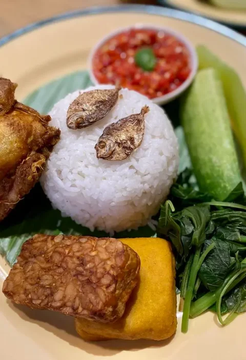 Nasi Tempong: Kuliner Pedas Khas Banyuwangi yang Bikin Nagih
